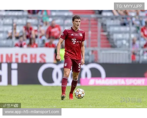 拜仁帕瓦尔反击下传球训练明显——精准传导，展现足球战术新高度